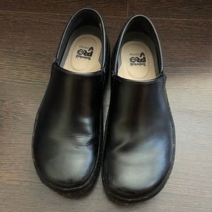 Timberland PRO Women’s Renova Slip-on Black Clogs